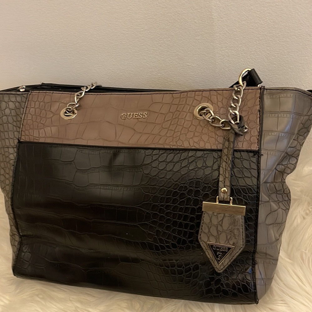 Guess Bag - Picture 2 of 4